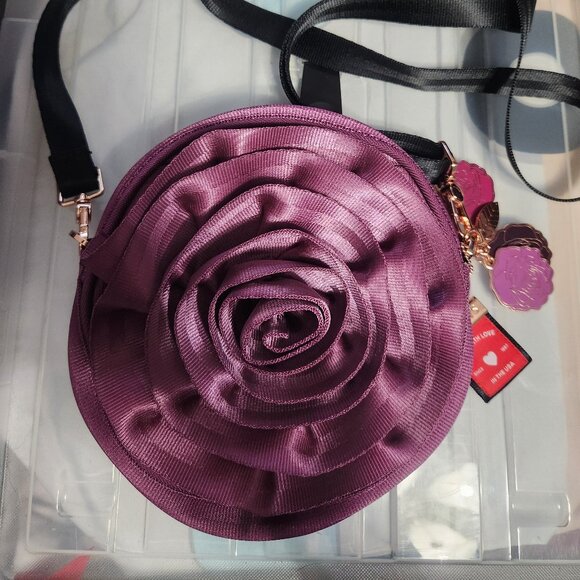 Harveys STOP AND SMELL THE ROSES ROSETTE CONVERTIBLE CROSSBODY - Picture 1 of 4